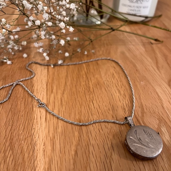 Beautiful vintage Italian sterling silver memory locket - Picture 2 of 7